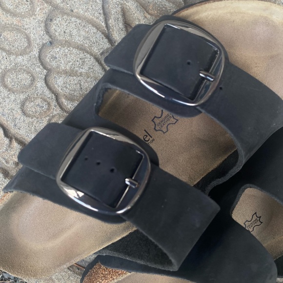 Classy summer/spring buckled sandals-barely worn!! - Picture 2 of 5